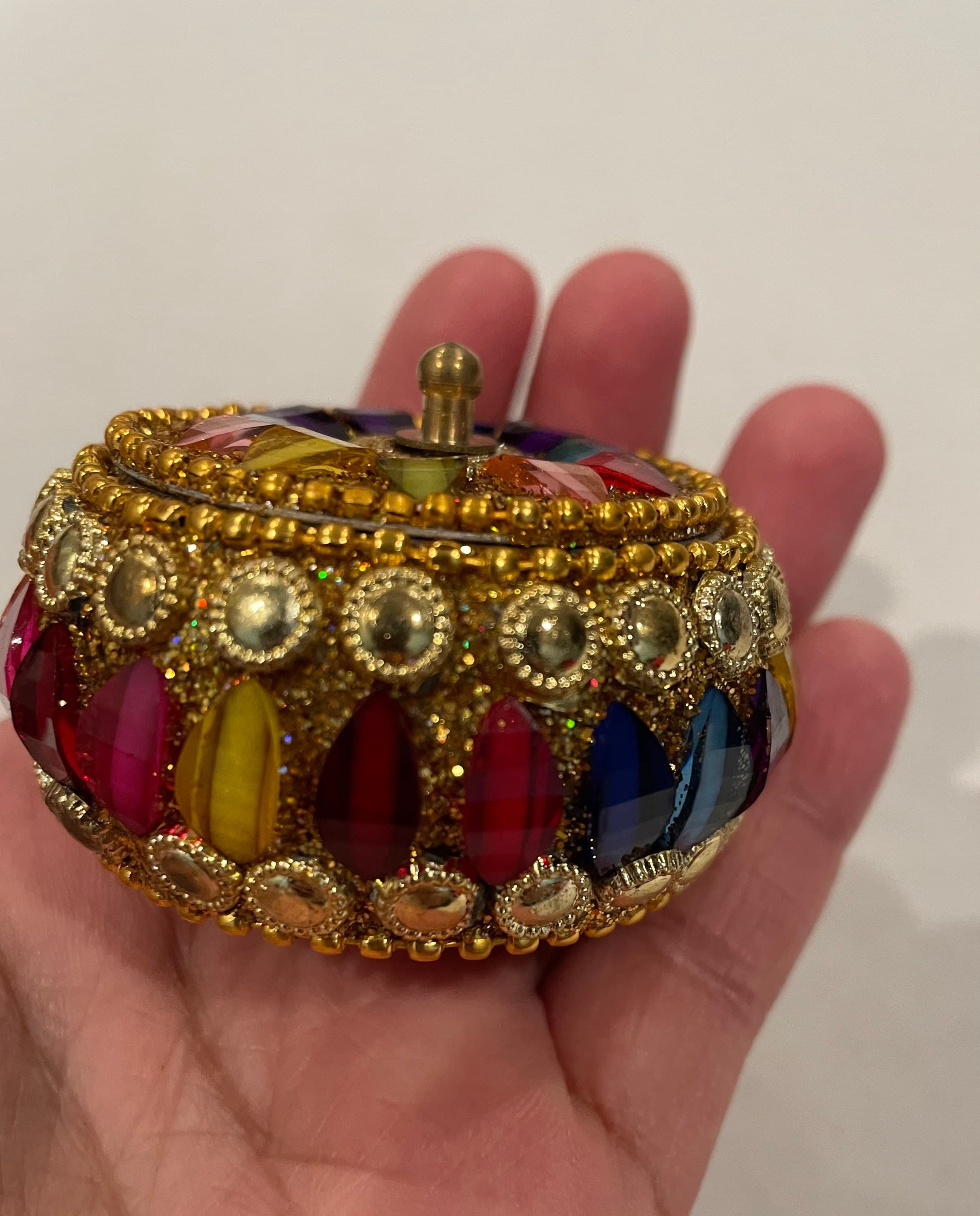 Round Kumkum Haldi Holder Pack Of 10 | Indian Return Gift | Thamboolam Favor | Ethnic Festive Gift Box for Housewarming and Pooja