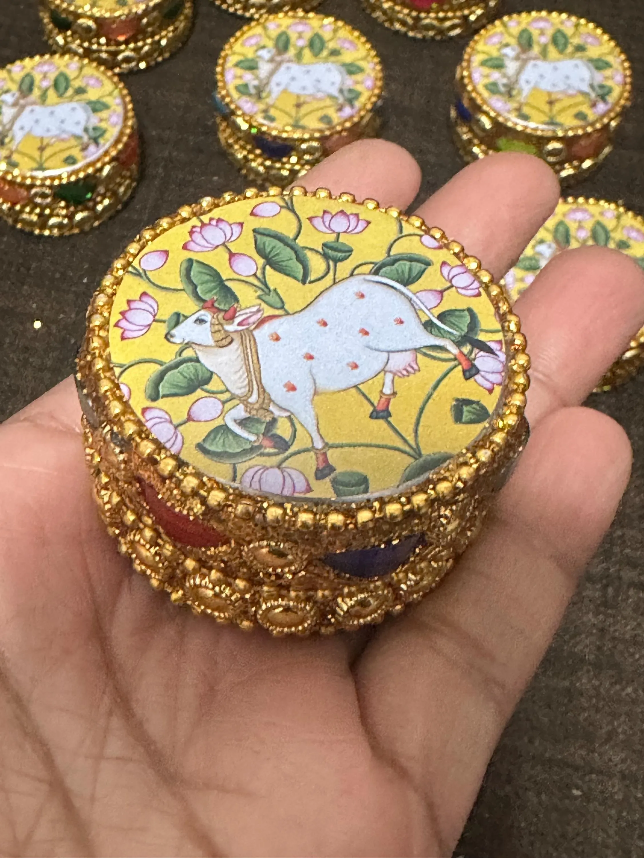 Round Pichwai Kumkum Haldi Holder Pack Of 10| Indian Return Gift | Ethnic Thamboolam Favor | Festive Pooja Decor | Housewarming Gift Idea — view 3