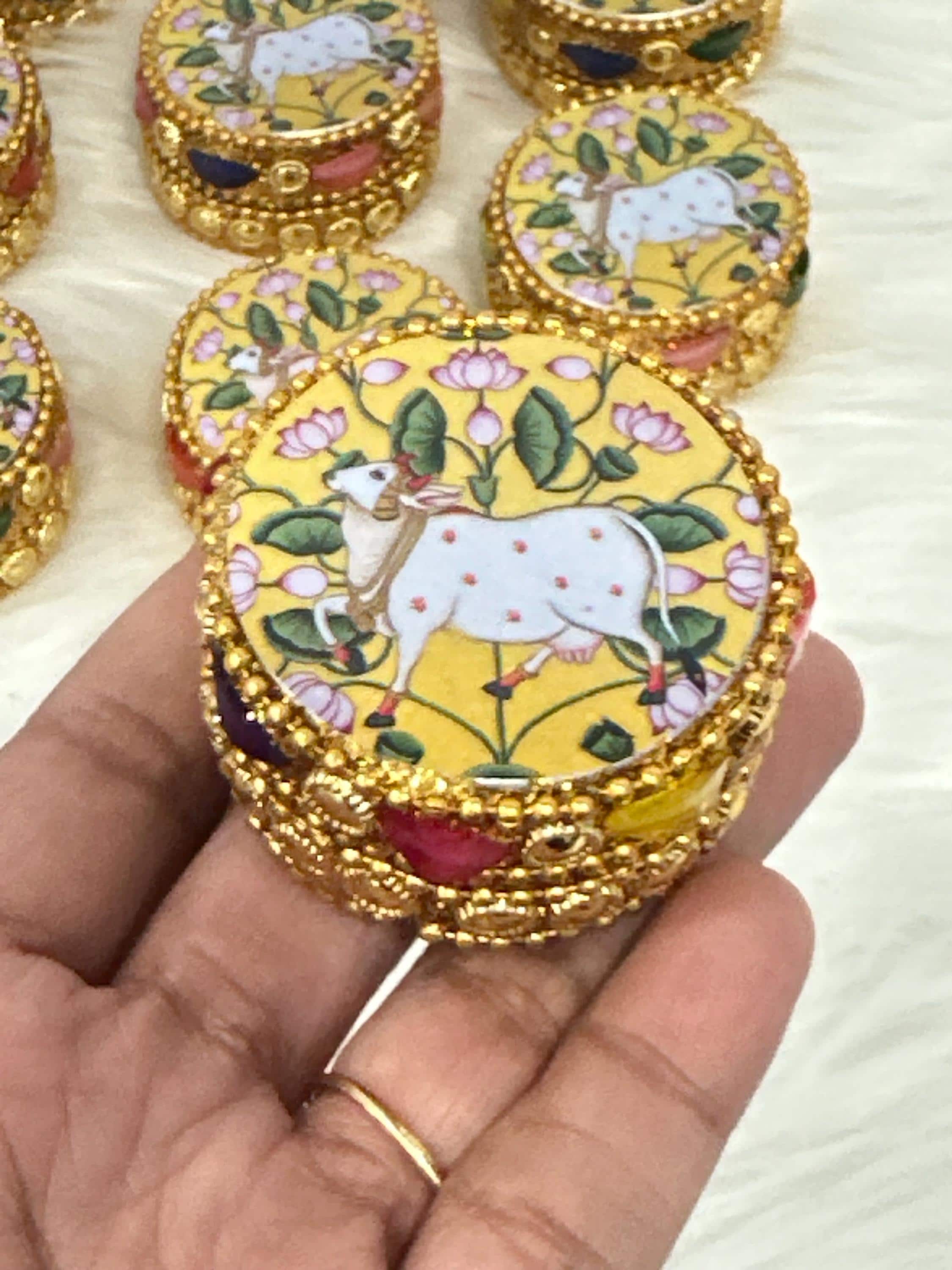 Round Pichwai Kumkum Haldi Holder Pack Of 10| Indian Return Gift | Ethnic Thamboolam Favor | Festive Pooja Decor | Housewarming Gift Idea — view 9