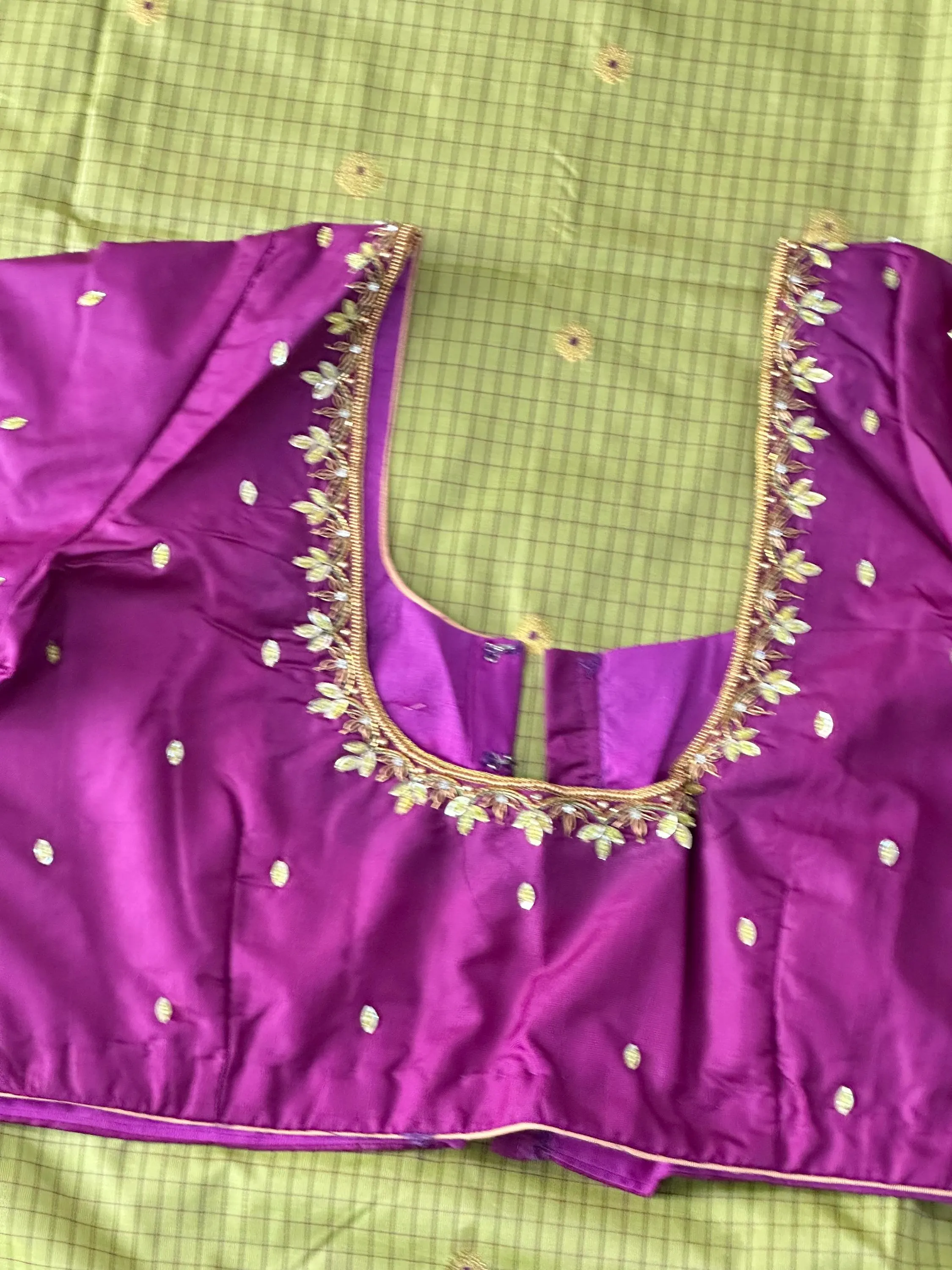 Gadwal Semi Pattu Silk Saree with Maggam Work Blouse | Size 36-42 — view 9
