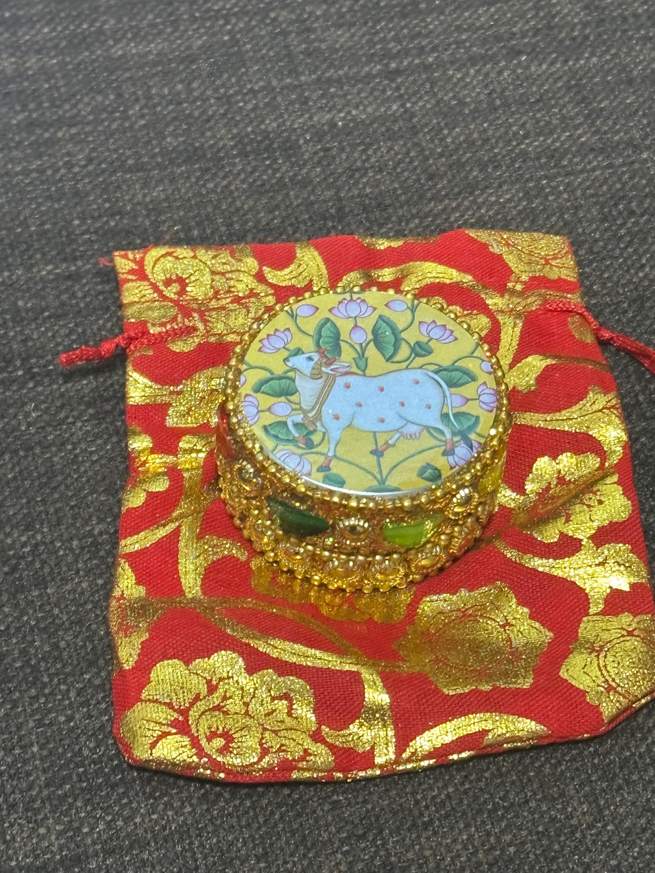 Round Pichwai Kumkum Haldi Holder Pack Of 10| Indian Return Gift | Ethnic Thamboolam Favor | Festive Pooja Decor | Housewarming Gift Idea — view 10