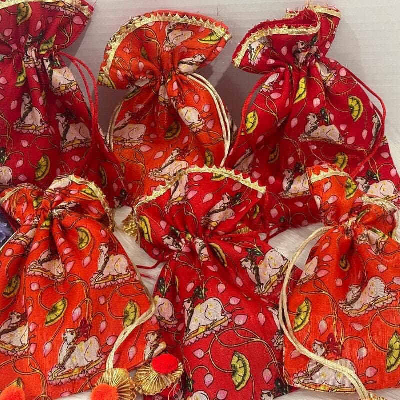 Pichwai Cow Return Gift Set USA | Brass Plate + Potli Bag + Haldi Kumkum | Indian Wedding Thamboolam Favor Bulk | Housewarming Gift — view 6