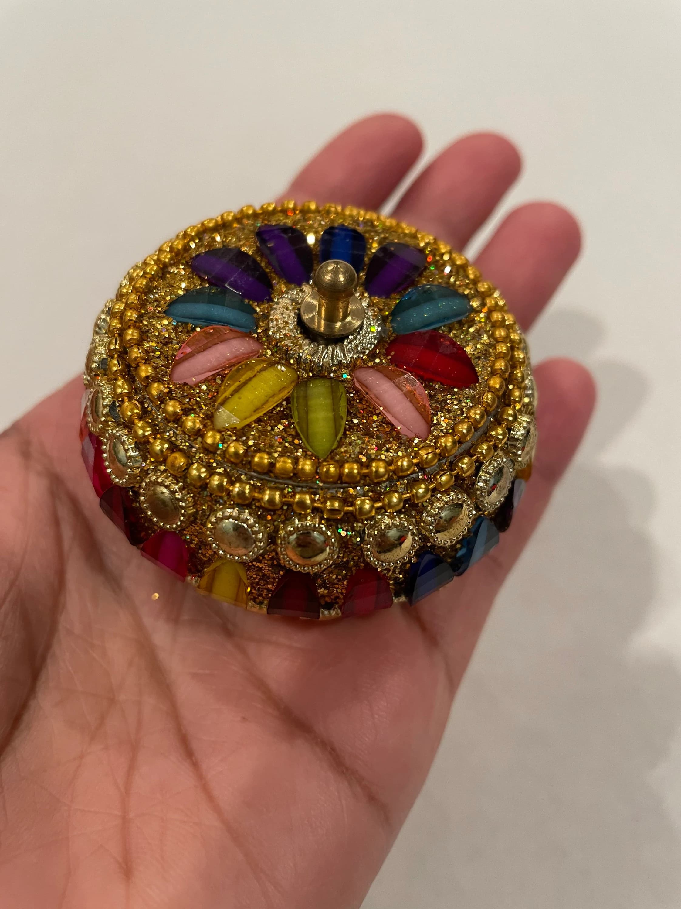 Round Kumkum Haldi Holder Pack Of 10 | Indian Return Gift | Thamboolam Favor | Ethnic Festive Gift Box for Housewarming and Pooja — view 1