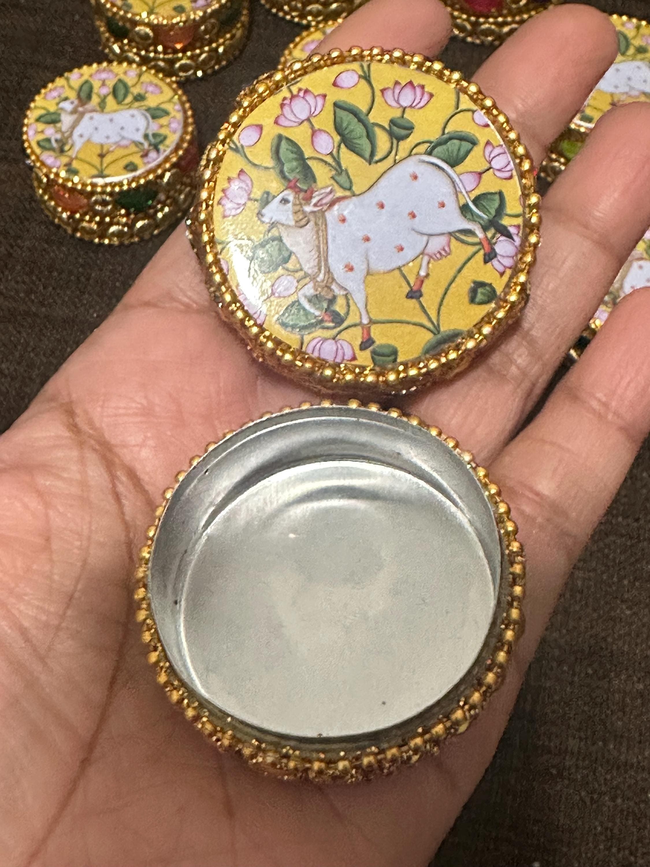 Round Pichwai Kumkum Haldi Holder Pack Of 10| Indian Return Gift | Ethnic Thamboolam Favor | Festive Pooja Decor | Housewarming Gift Idea — view 6
